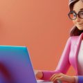 Mulher comprando online pelo seu notebook com algumas sacolas em cima de sua mesa.