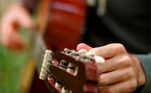 Afinador online: como usar o Google para afinar seus instrumentos musicais