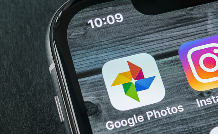 ícone do Google Fotos na tela de um celular