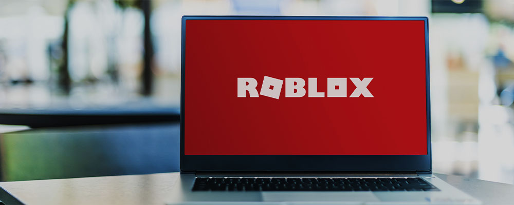 tela de notebook com o logo do Roblox