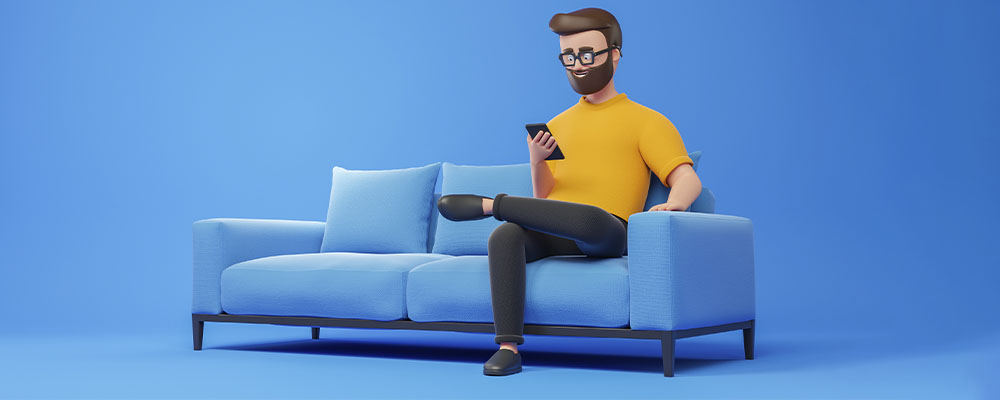 avatar de um homem sentado no sofá usando um celular