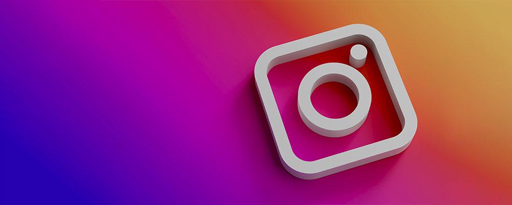 logo do Instagram sobre um fundo com as cores da rede social