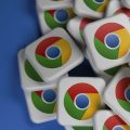 vários ícones do Google Chrome em 3D sobre um fundo azul