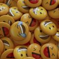 vários emojis