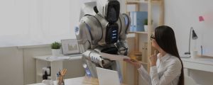 robô trabalhando como assistente de uma mulher, simbolizando o impacto da inteligência artificial no mercado de trabalho