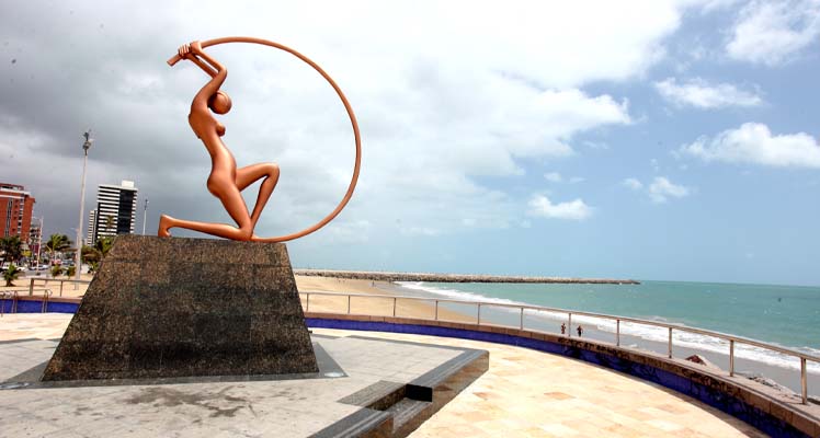 Estátua de Iracema Guardiã em Fortaleza