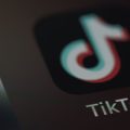 aplicativo do TikTok em uma tela de celular