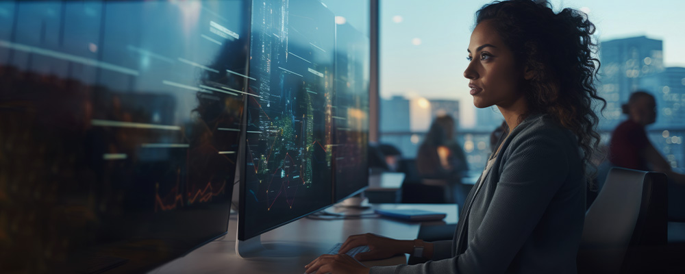 Mulher trabalhando com tecnologia em um escritório muito moderno.