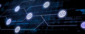 Ícones de internet em formato de globo terrestre interligados.