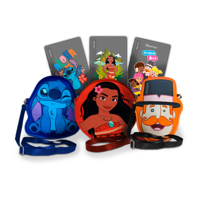 Modelos de tablets Positivo Vision TAB 7 dos personagens, acompanhados de suas bolsinhas de proteção.