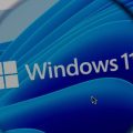Logo do Windows 11 em tela de computador.