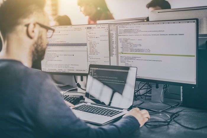 [INFOGRÁFICO] Onshore vs. Offshore: o que é melhor para o seu outsourcing de TI?