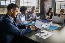 Como funciona a nuvem pública e quais seus benefícios para as empresas?