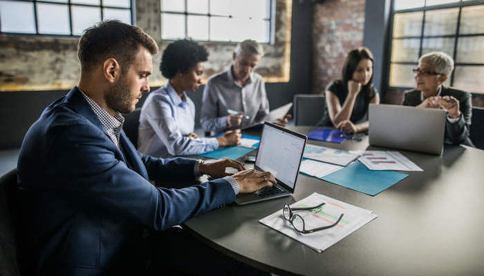 Como funciona a nuvem pública e quais seus benefícios para as empresas?