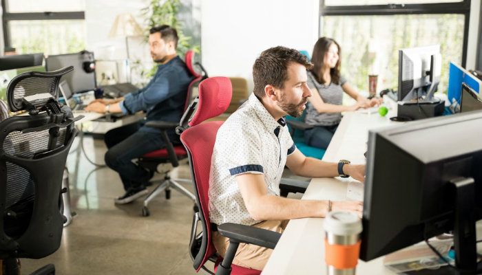 Afinal, como economizar comprando computador para empresas?