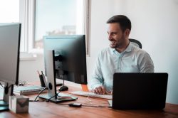 Computador para empresa: quais são as características mais importantes?