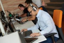 Esclarecemos as 7 dúvidas mais comuns sobre locação de desktop