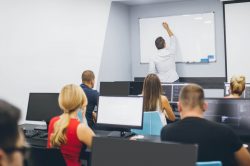Confira como escolher os melhores computadores para escola!
