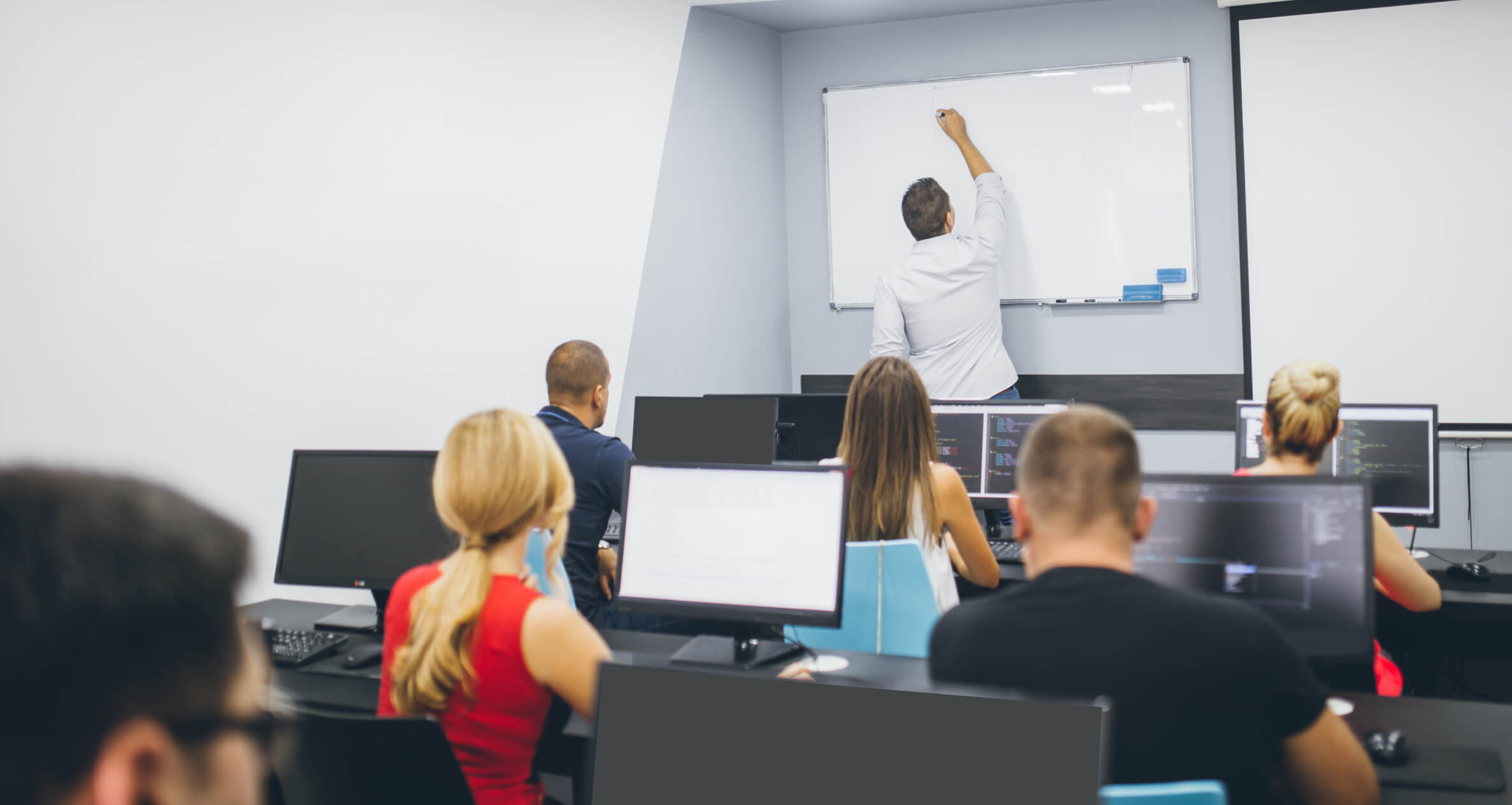 Confira como escolher os melhores computadores para escola!